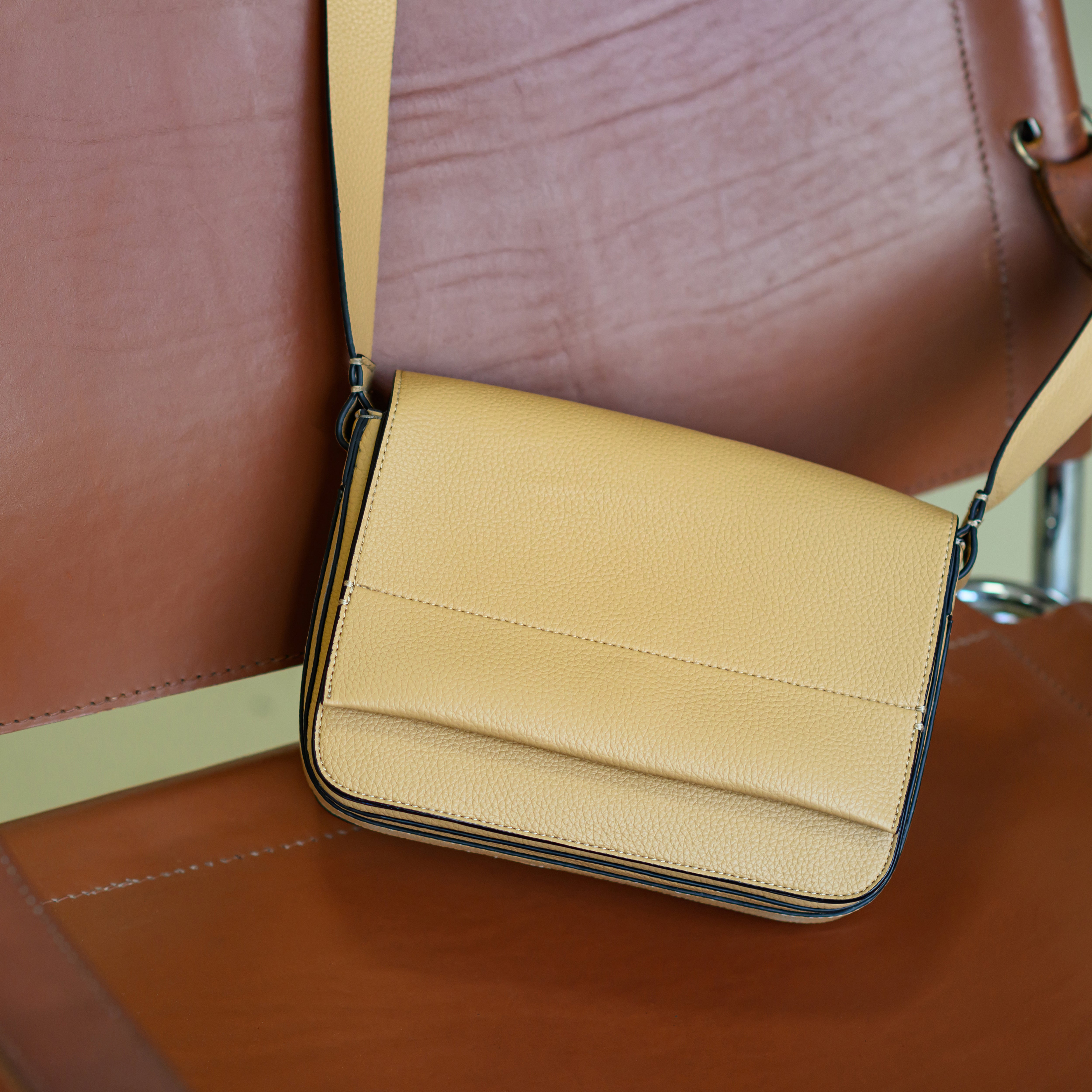 Farah.24 Crossbody Bag Camel