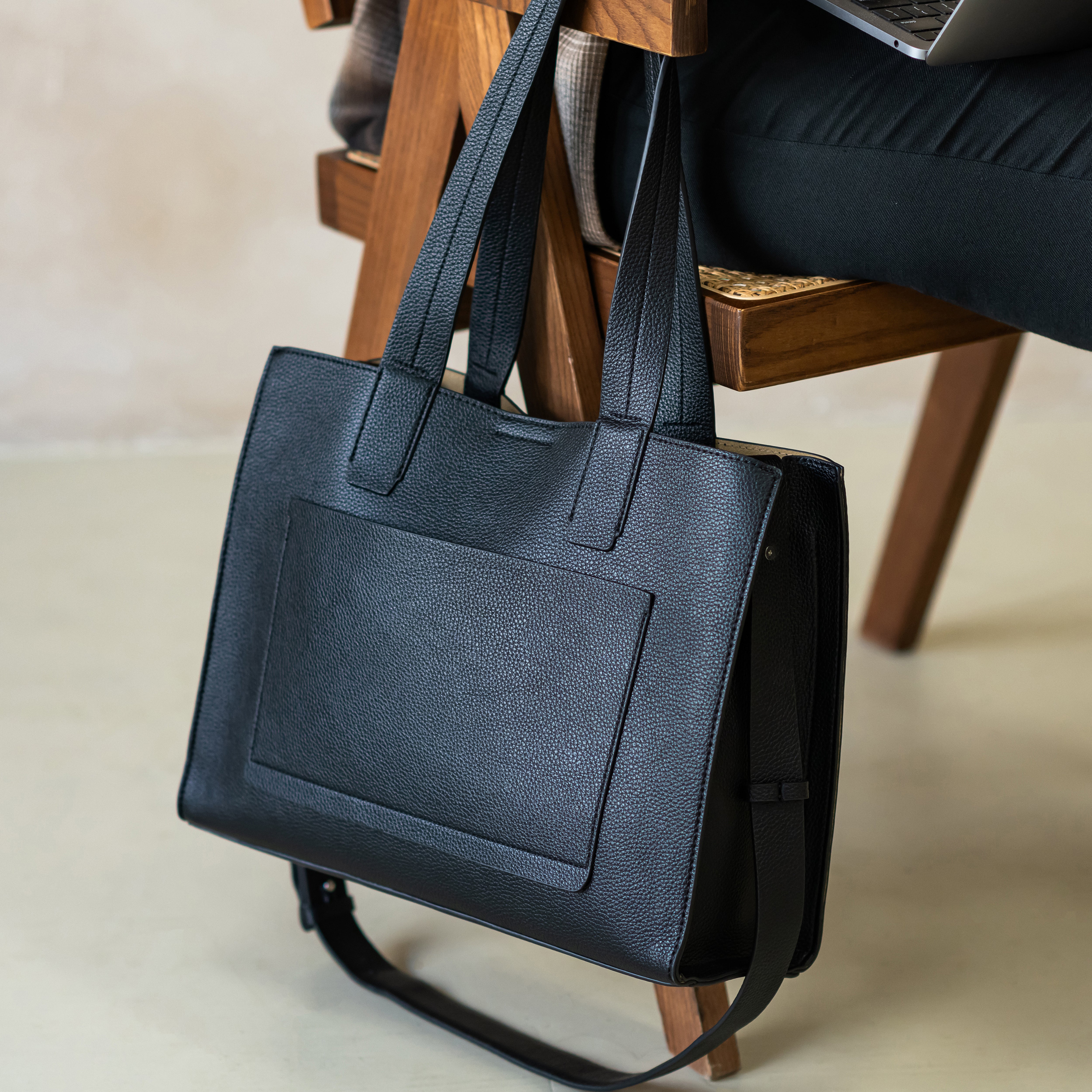 black tote bag